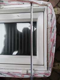 Okno dachowe PCV z roletą elektryczną
