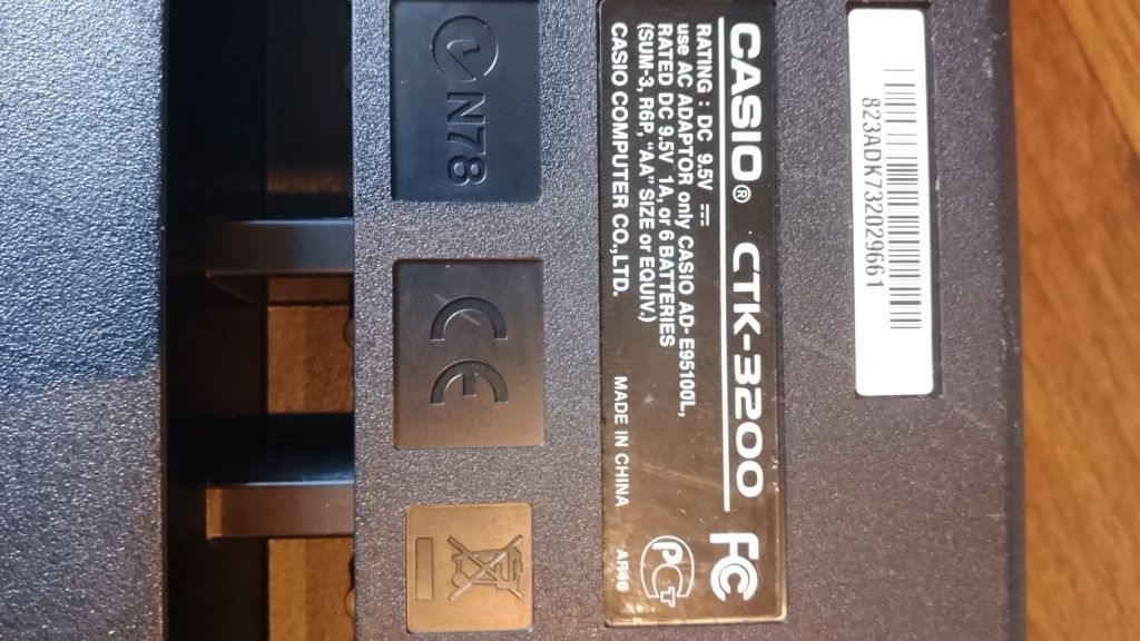 Синтезатор-midi клавіатура Casio CTK-3200 бу в отличном состоянии