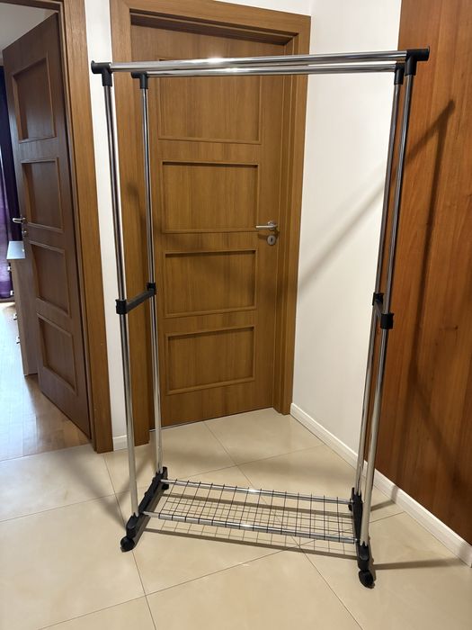 Wolnostojacy wieszak na ubrania