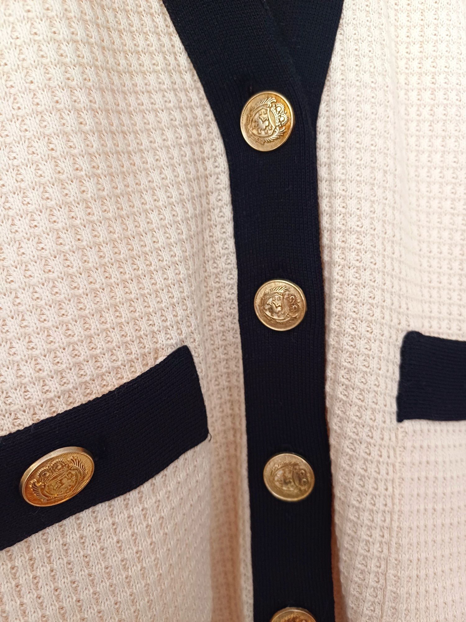 Massimo Dutti kardigan ze złotymi guzikami bawełna kremowy beż sweter
