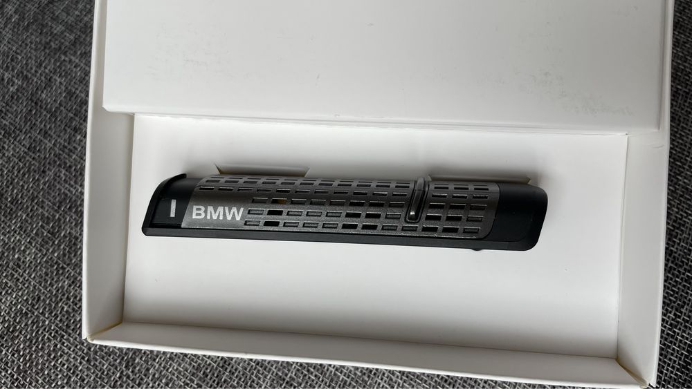 Автомобільний ароматизатор BMW Natural Air з сірим корпусом