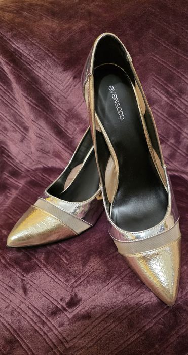 Nowe złoto-srebrne szpilki marki Even&Odd 43