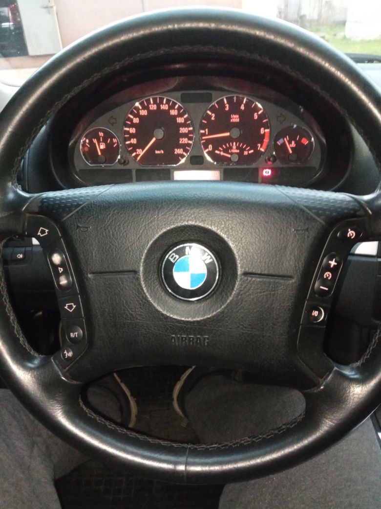 Продам BMW e46 2002 года 2.0 бензин