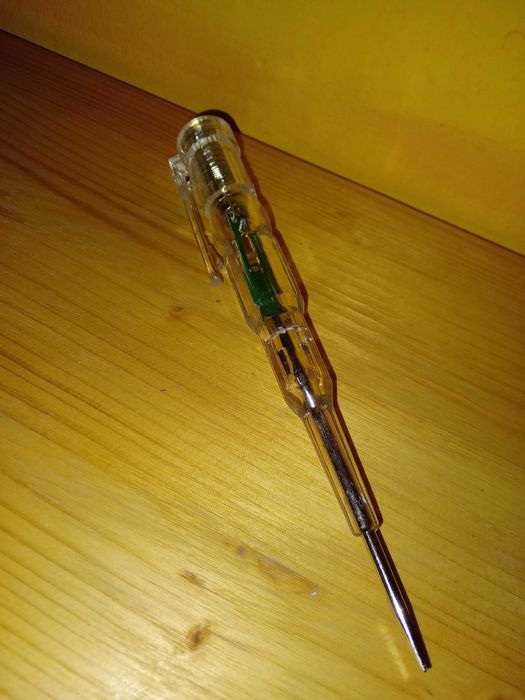 Indukcyjny czujnik napięcia Pen Voltmeter 70-250V, kontrolka, nowa.