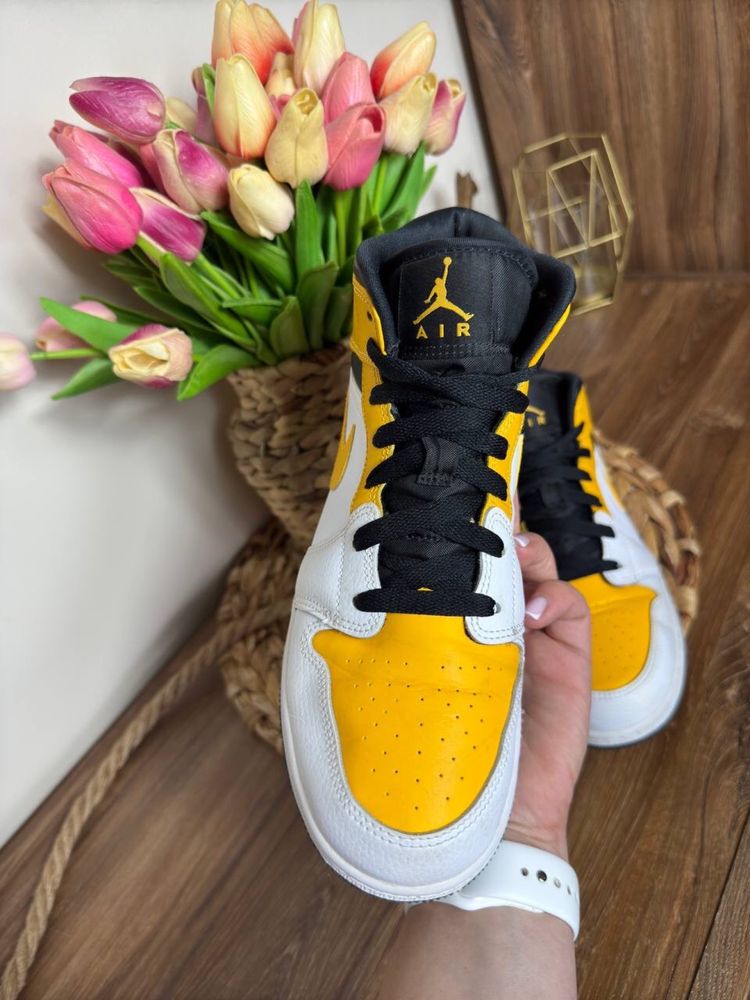 Buty Nike Air Jordan 1 Mid University Gold GS żółte unisex 40