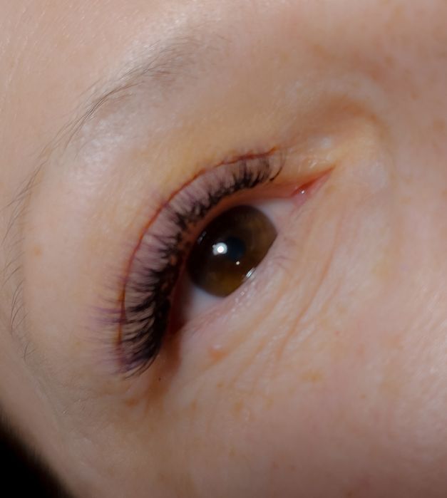 Наращивание  и ламинирование  ресниц. Покрытие  ногтей гель лаком.