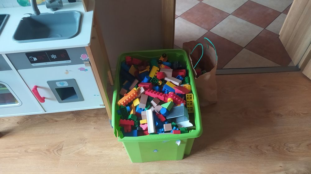 Zabawki bruder, jeździk, pistolet cena od 50 zł do 100 zł