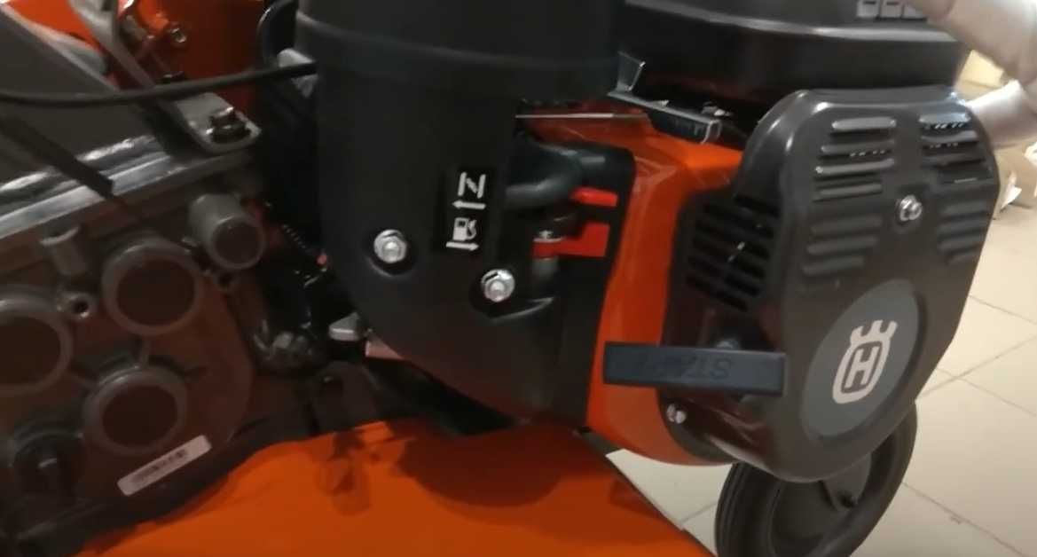 Культиватор мотоблок мотокультиватор Husqvarna TF 230 3,45 кВт/4.5 к.с