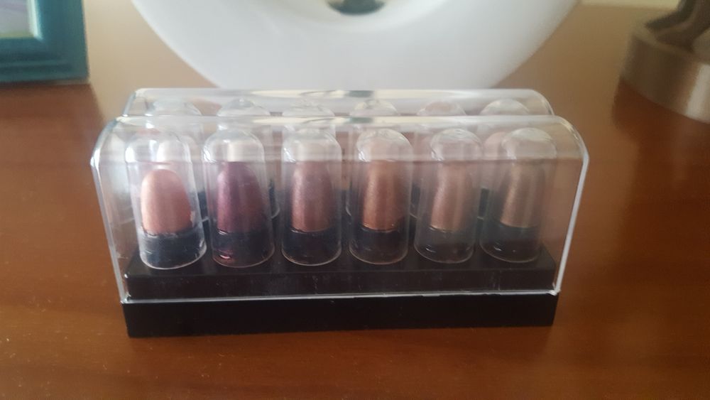 12 sombras para olhos