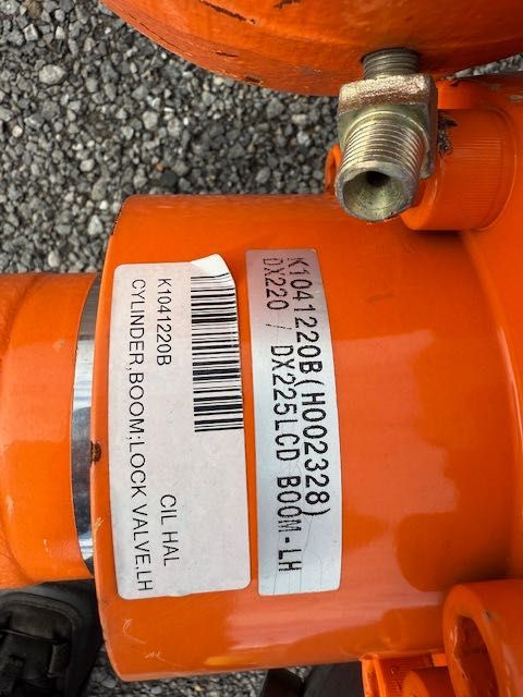 DOOSAN nowy siłownik hydrauliczny do koparki