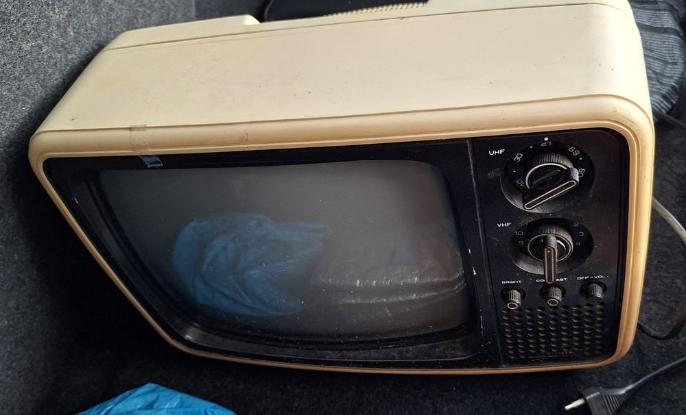 Tv antiga para decoração
