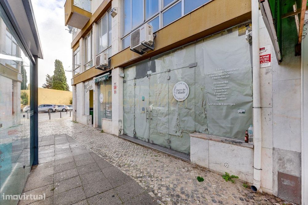 Loja Comercial Para Arrendamento, Junto Ao Cemitério De Benfica