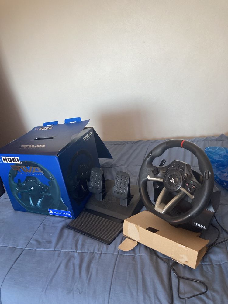 Vendo pack playstation 4 slim 1tb; 10 jogos cd;volante ps 4 e ps3