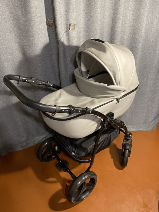 Дитяча каляска 2в1 в гарному стані