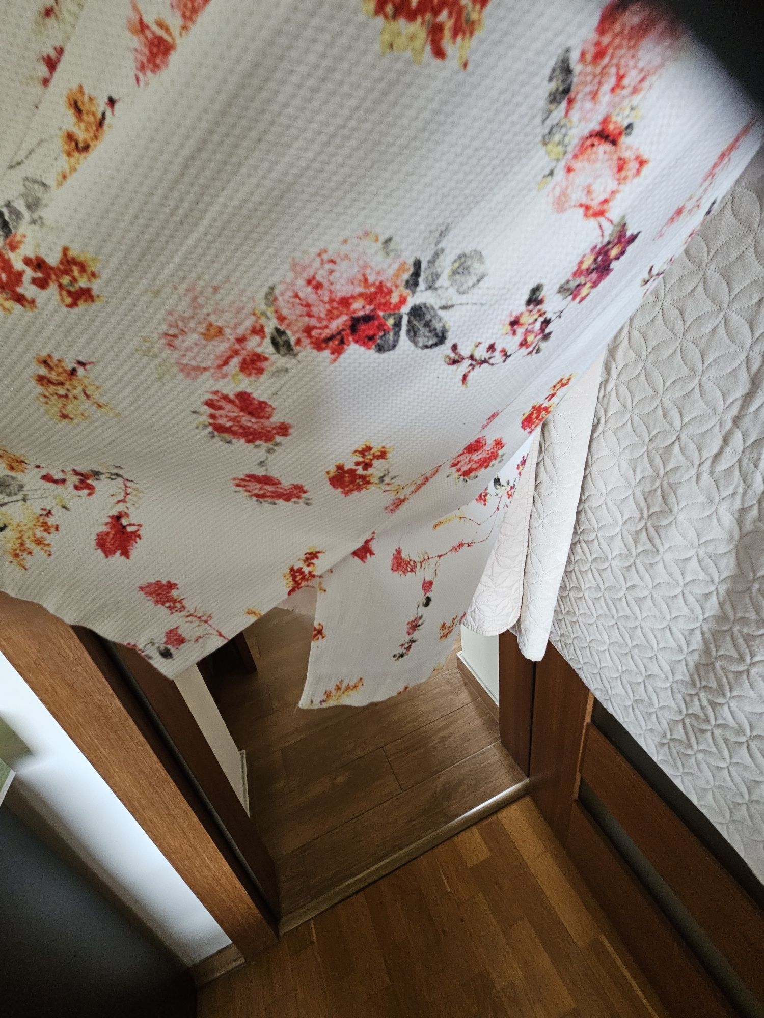 Quisque sukienka w stylu mała czarna