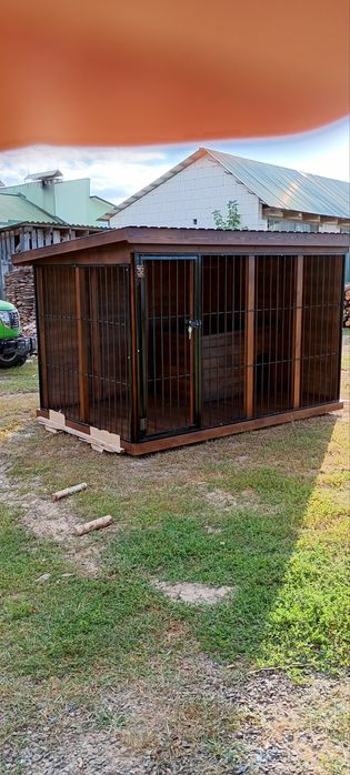 Вольєри та буди для собак