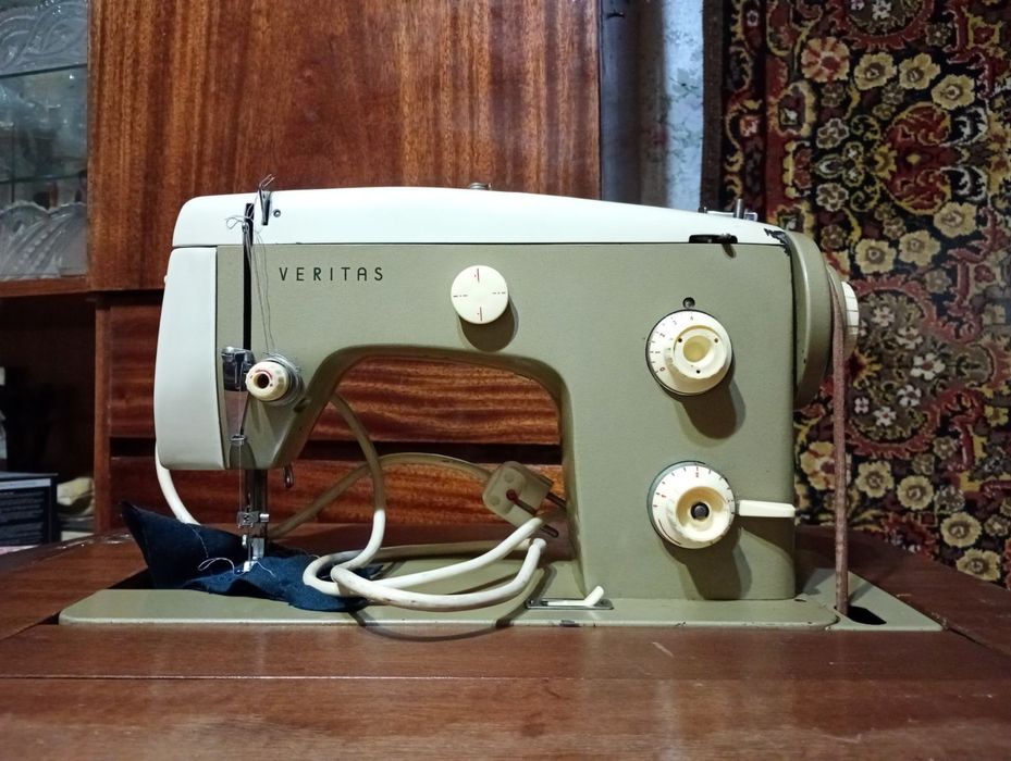Швейна машинка Veritas