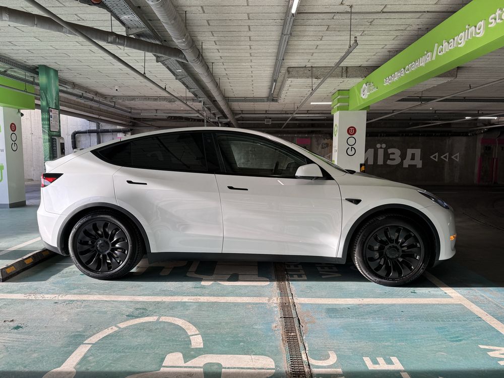 Продаж Tesla Model Y 2023/5