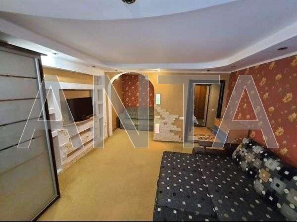 Продаю однокімнатную квартиру на вул Анатолия Петрицького  Святошино.