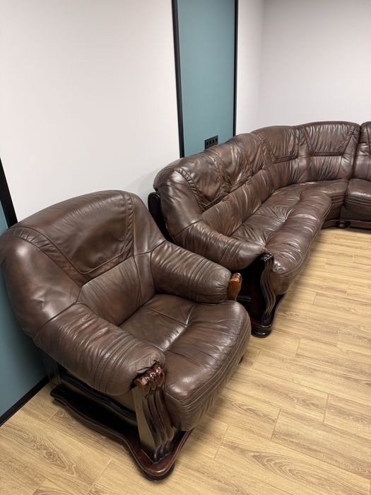 Класичний диван + крісло (деревʼяний каркас), Італія