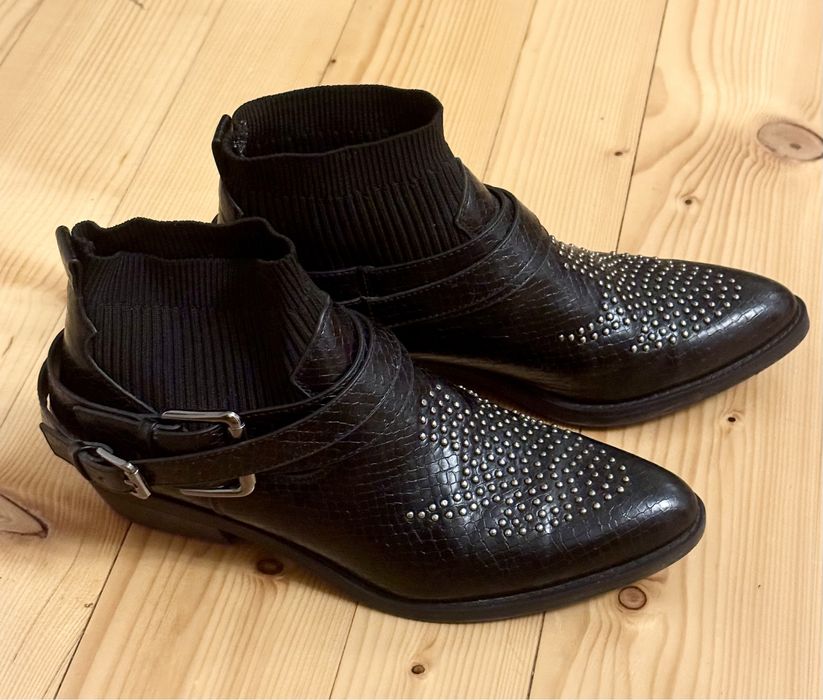 Козаки Bershka, чобітки