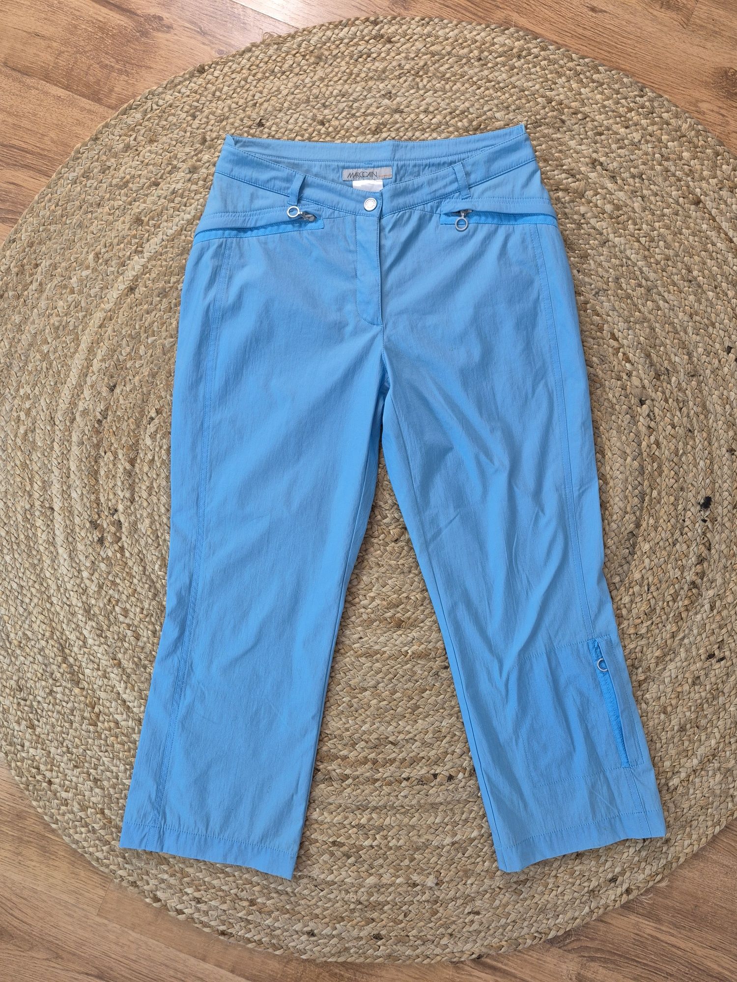 Niebieskie spodnie 7/8 Marc Cain Sport, rozmiar L/XL, lekkie i wygodne