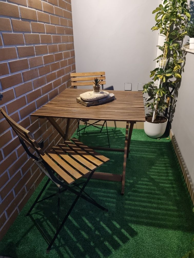 Mesa e Cadeiras de Jardim