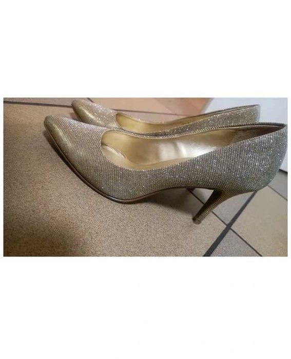 Szpilki złote brokat