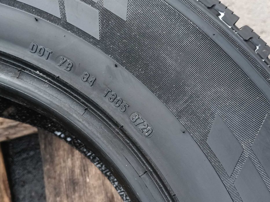 Pirelli Carrier Winter opony zimowe 215/70/15C - 2 szt. R15 W-wa WK