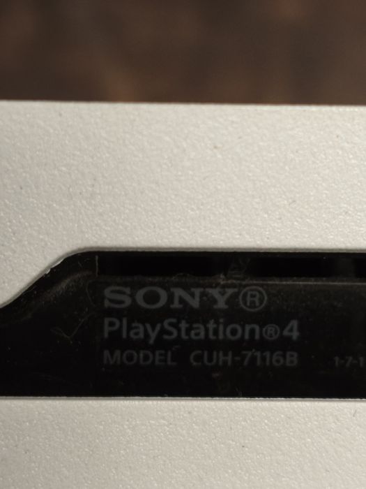 PS4 PRO biała 1TB + 2 pady + 14 gier. CUH-7116B