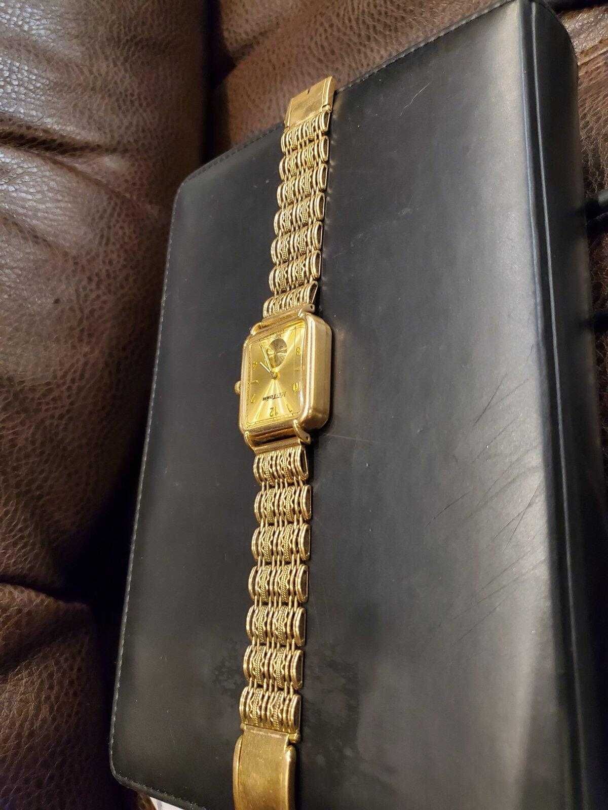 Часы с браслетом цветного золота