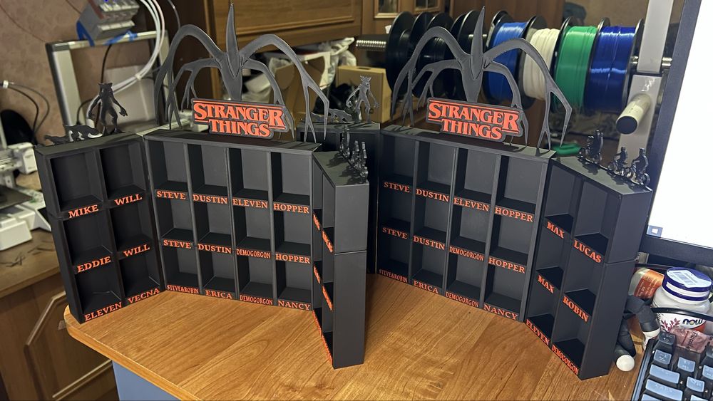 Полички для фігурок Kinder Joy Stranger Things  Дивні Дива на 24 шт