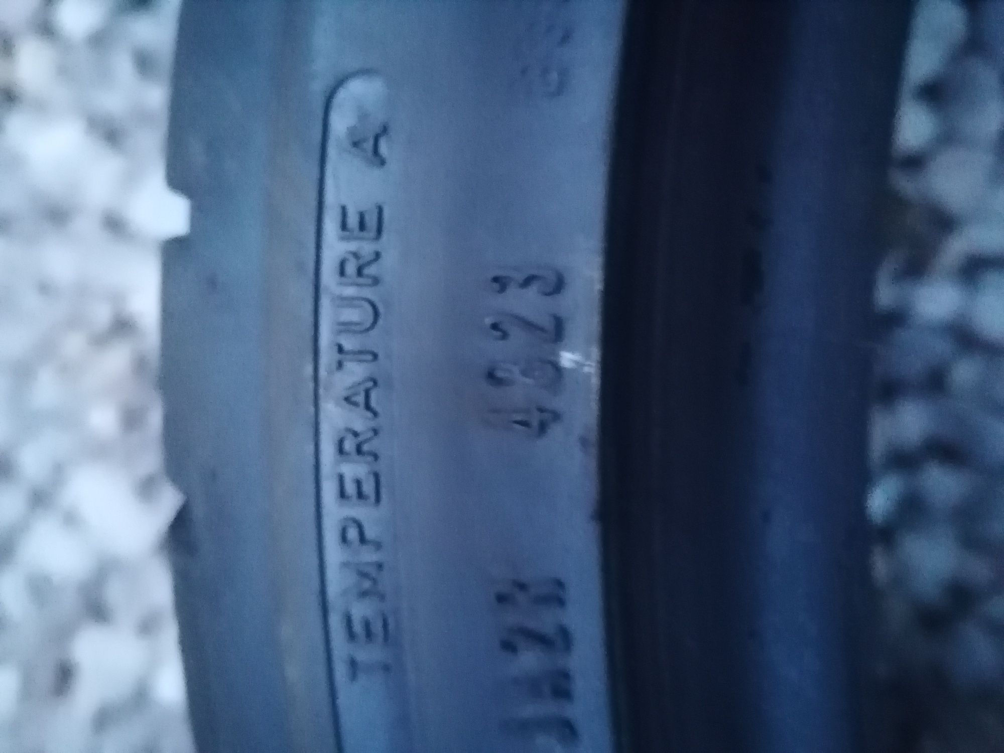 235/40/19 Dunlop 2023 rok
