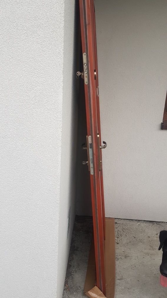 Drzwi zewnetrzne drewniane 90