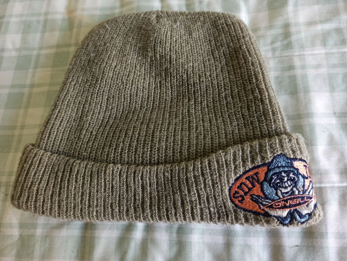 Gorro O'Neill com pala - em bom estado