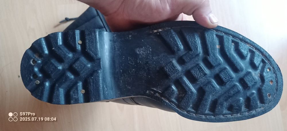 Używane buty harcerskie,traperskie ręcznie robione skóra. Rozmiar 43.