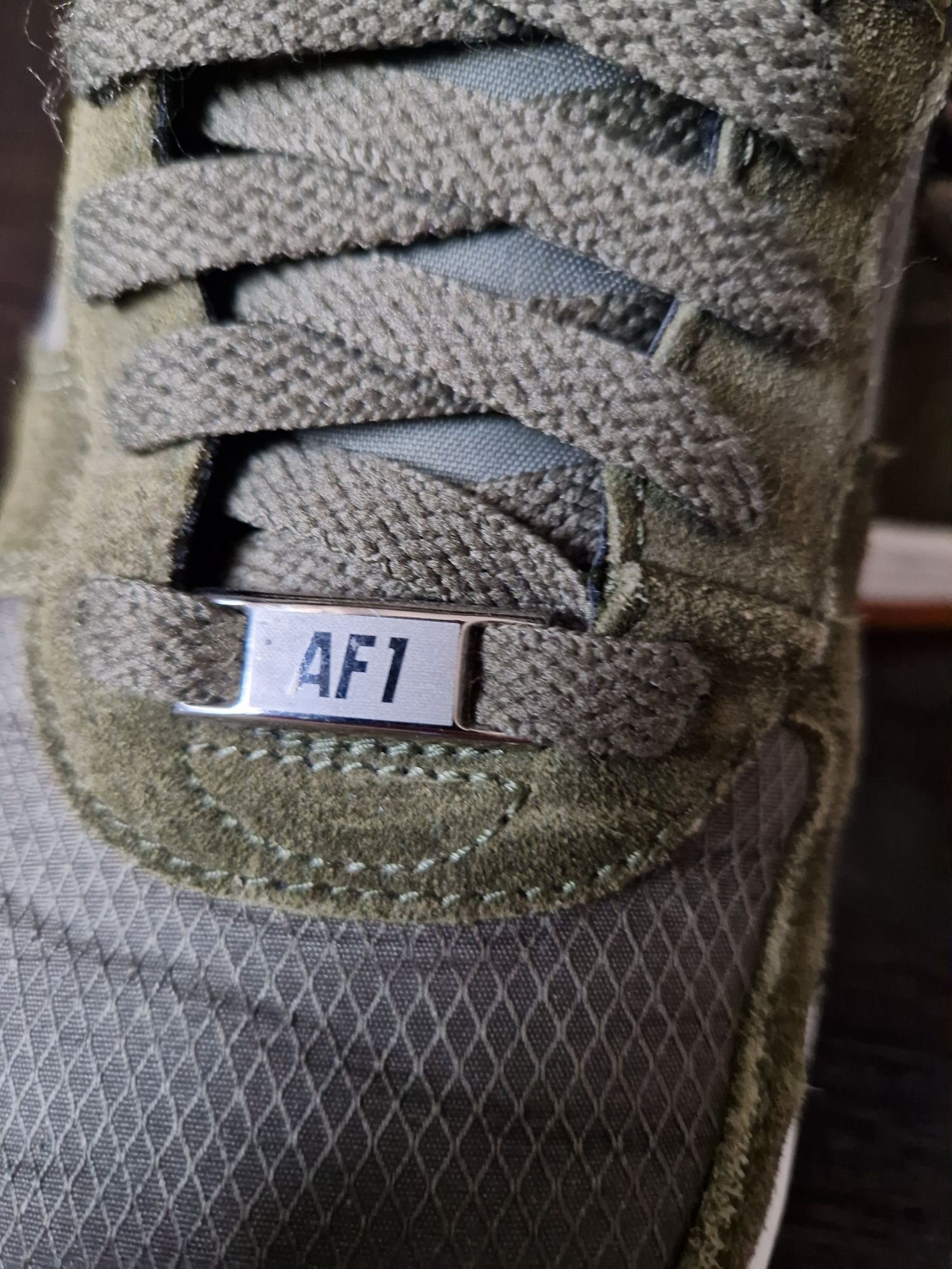 Adidas . Nike  AF1