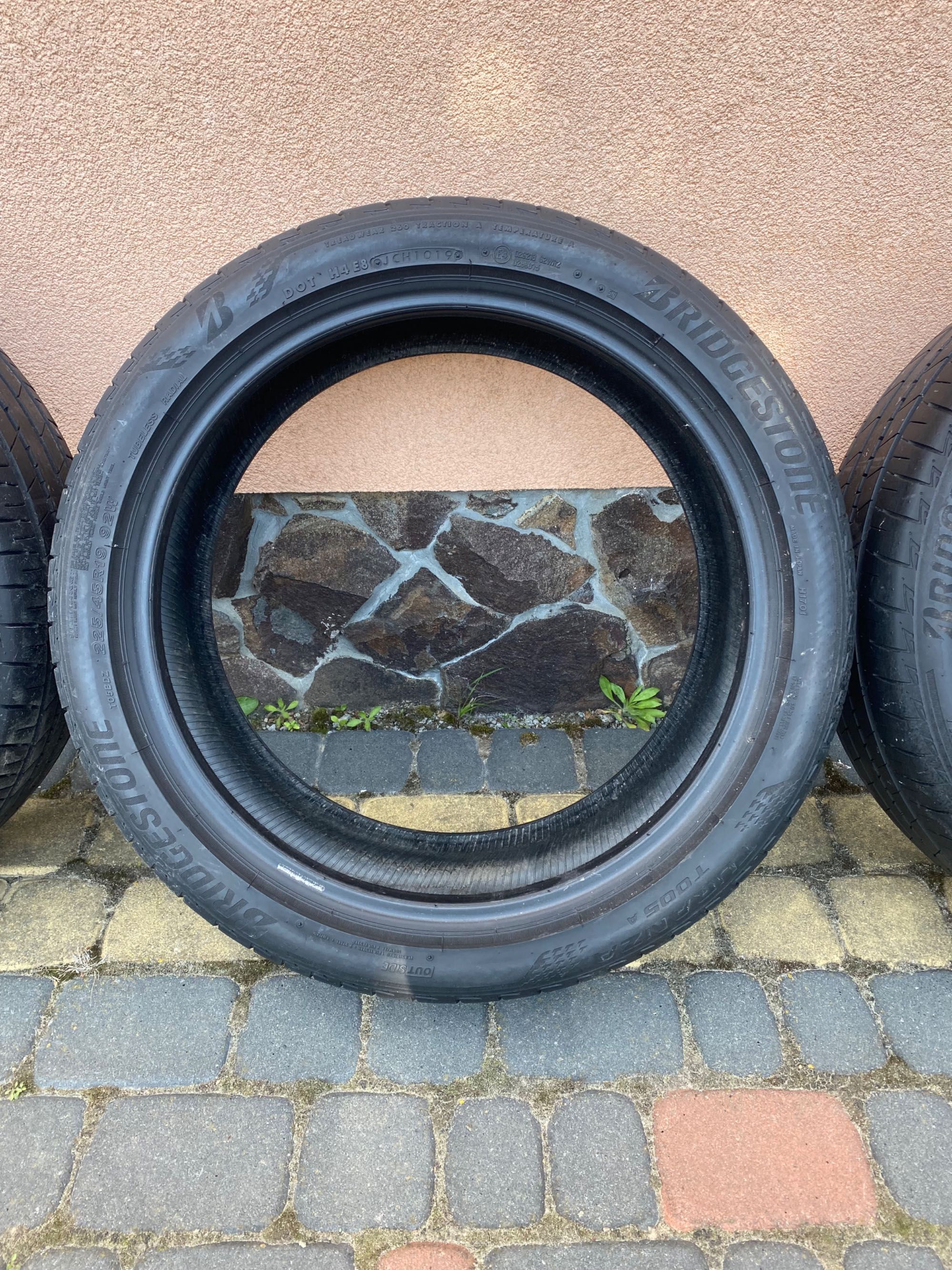 Шини на авто, резина, скати 225/45R19 Відмінний стан