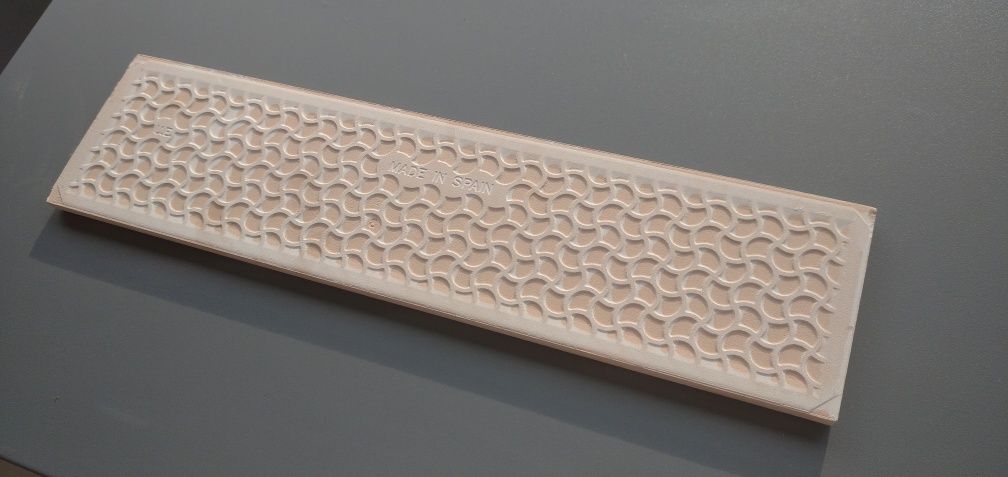 Białe kafelki hiszpańskie ścienne nowe 32cm podłużne kalibrowane 2,5m2