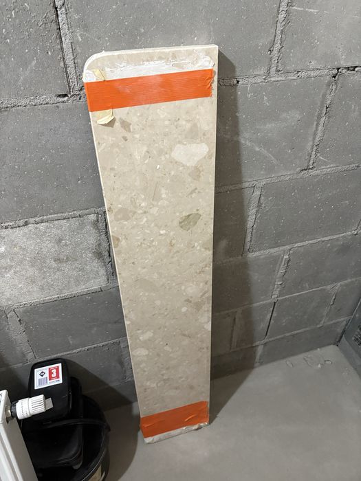 Parapet wewnętrzny z konglomeratu