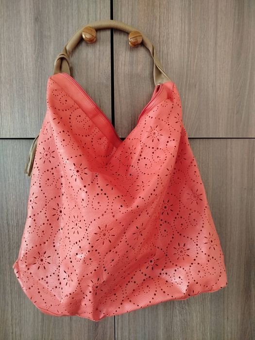 Сумка женская вместительная. Внутренние карманы