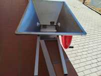 Máquina manual para esmagar uvas