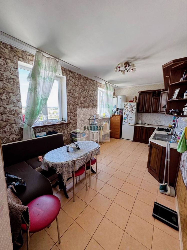 Продам 5-ти кімнатну квартиру 160 м.кв. у центрі міста