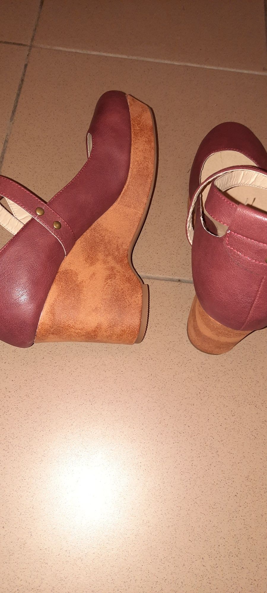 Buty nowe na koturnie 40