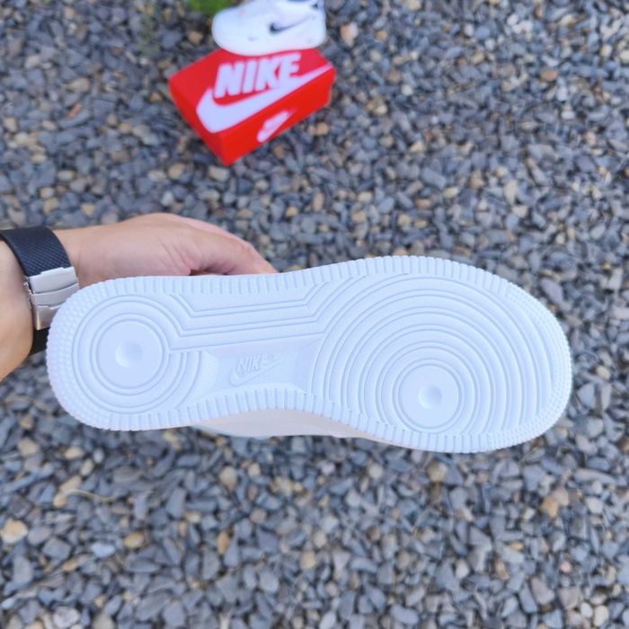 Кросівки зимові Nike Air Force 1 LV8 з хутром жіночі підліткові білі