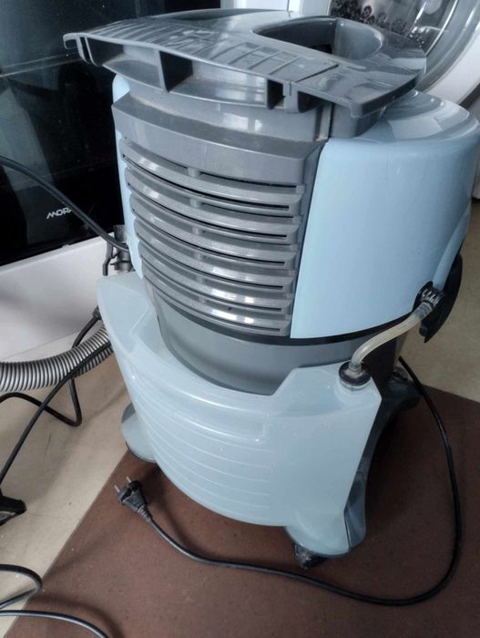 Прощається миющий пилосос делонгі