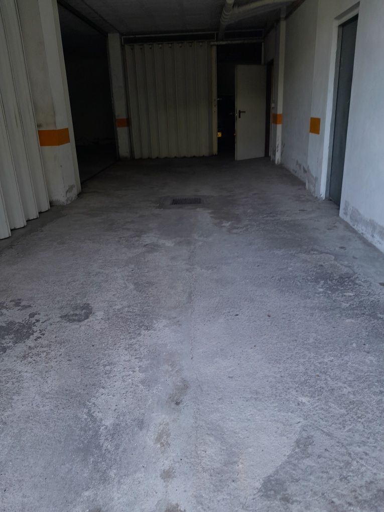 Aluga se garagem