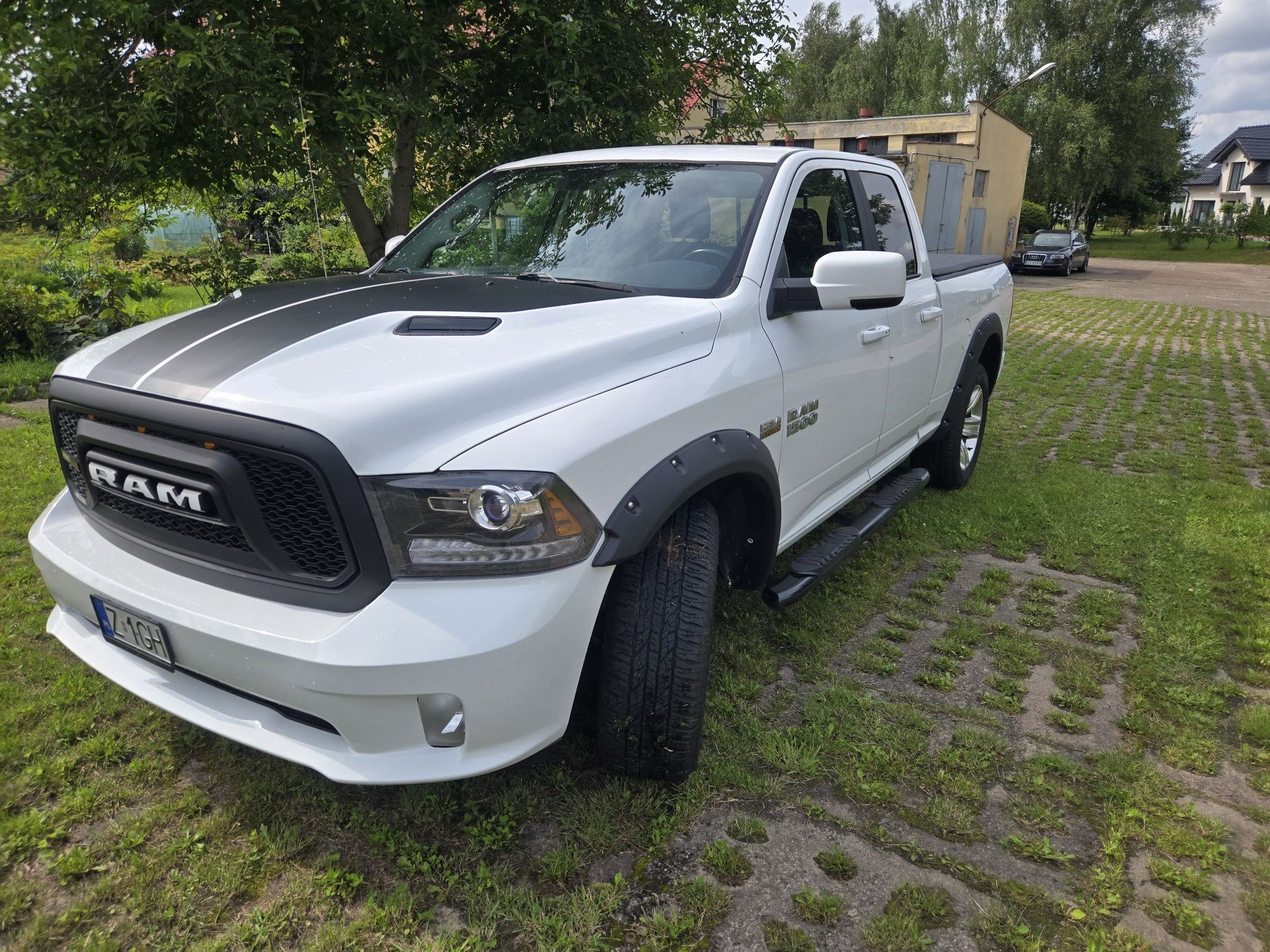 Ram 1500 5,7 z gazem