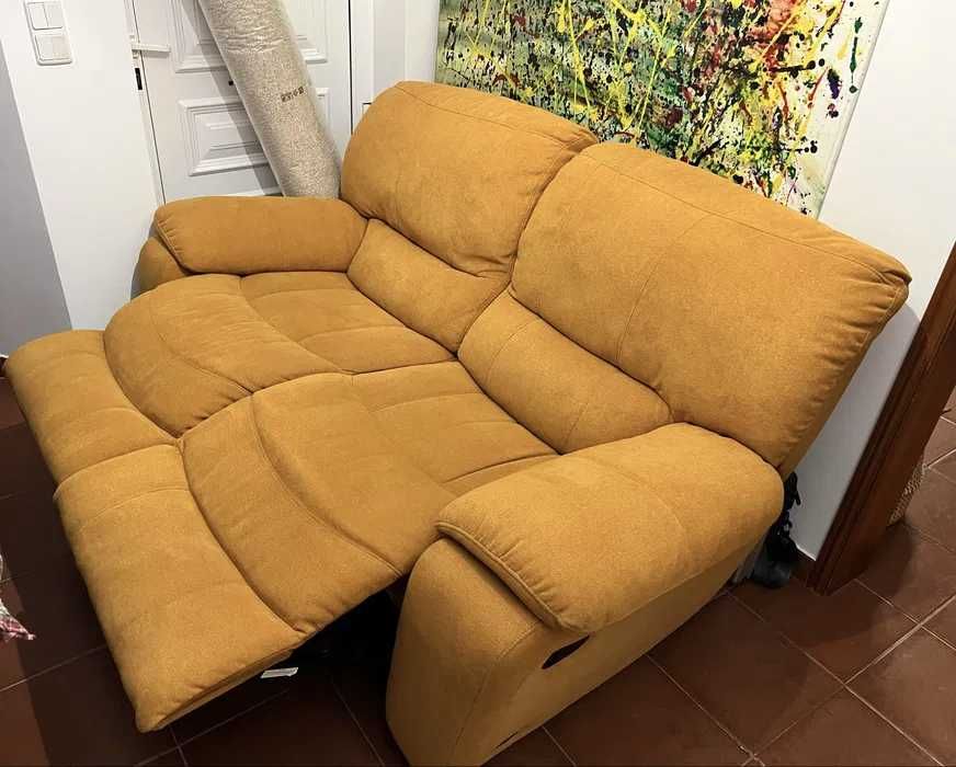 Sofá Amarelo 2 Lugares - rebatível