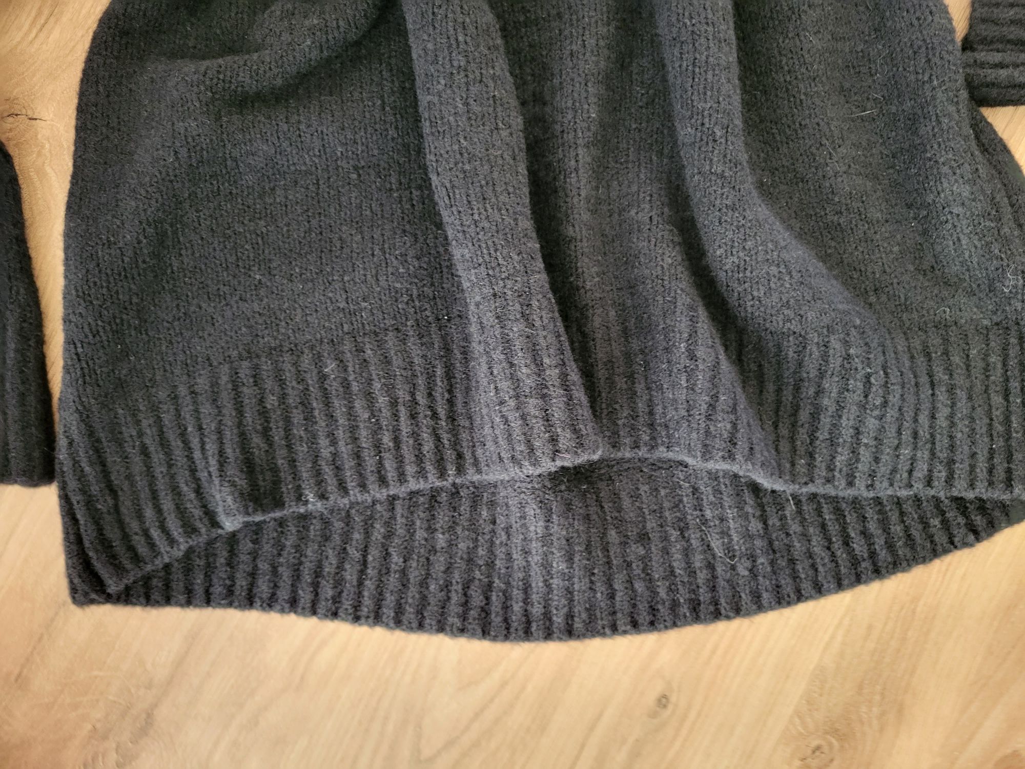 Sweter damski czarny r. L / XL Bershka nowy